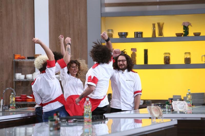 Chef Cătălin Scărlătescu a pierdut primul concurent din echipa galbenă, aseară, la „Chefi la cuțite”