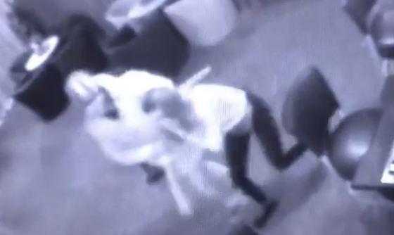 Scene halucinante în Timișoara! O tânără de 22 de ani, bătută crunt într-un cazinou, cu un scaun 