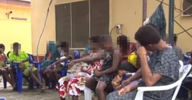 Coșmarul femeilor din „fabrica de bebeluși”! Polițiltii au fost șocați de ceea ce ua găsit aici | FOTO