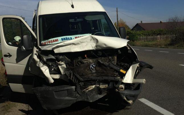 Accident cu șase victime în județul Bacău! Două autoturisme s-au lovit frontal