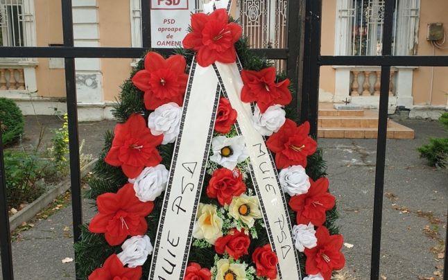 Mesaj umilitor la sediul PSD Vaslui, imediat după votul moțiunii de cenzură - Foto