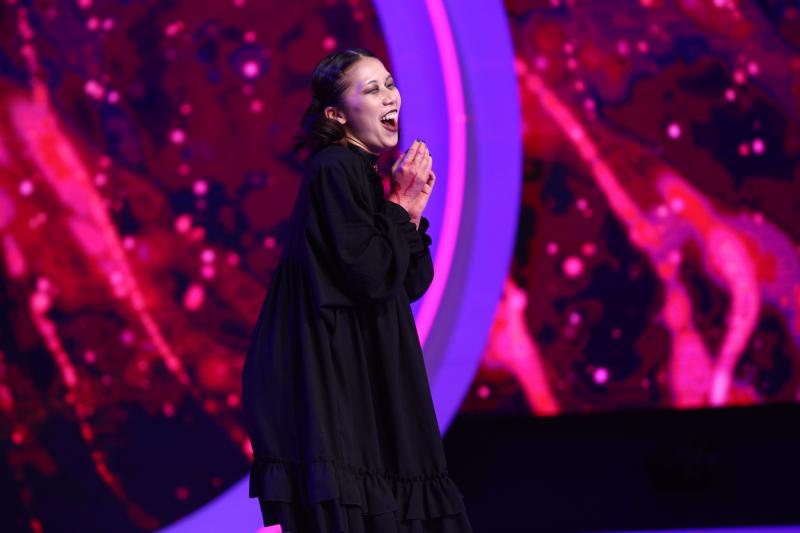 Breakdance morbid cu păpuşa zombie Yui Yui! Cheloo: A fost un număr sălbatic!