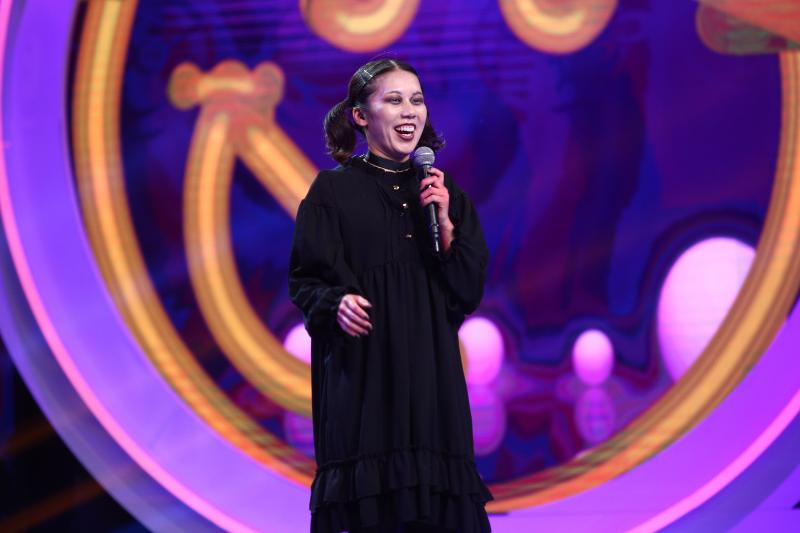 Breakdance morbid cu păpuşa zombie Yui Yui! Cheloo: A fost un număr sălbatic!