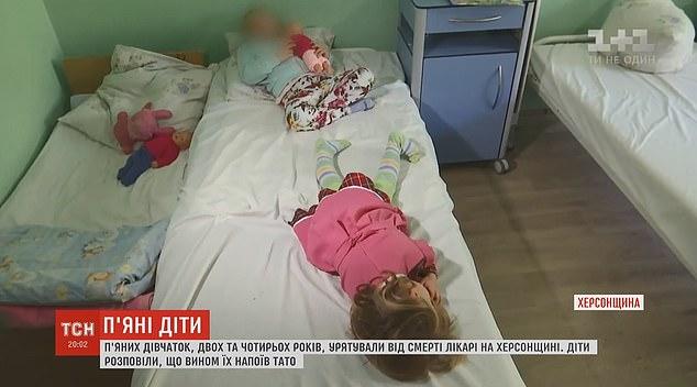 Două copile, la un pas de moarte, după ce tatăl lor le-a pus vin în loc de lapte în biberon: „Le-am găsit pe stradă, leșinaseră”