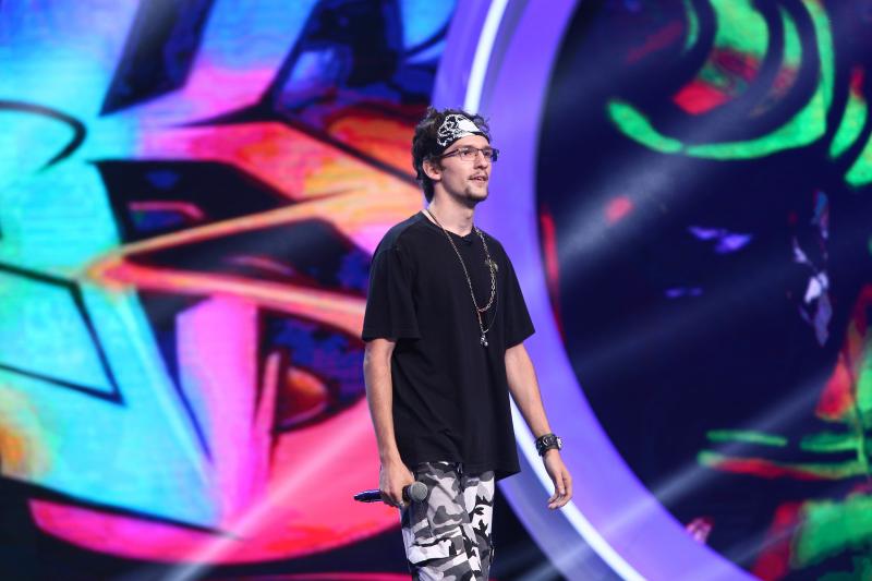 Ce s-a întâmplat la „iUmor” sezonul șapte, ediția cinci. George Țintă a revenit pe scenă, Andrei Voicu i-a adresat un număr lui Mihai Bendeac, iar numărul de improvizație al trupei  Double G va deveni viral