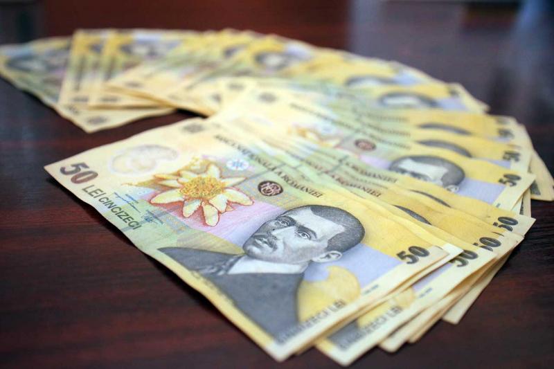 Bomba momentului: cresc salariile românilor! Cine primește mai mulți bani lunar