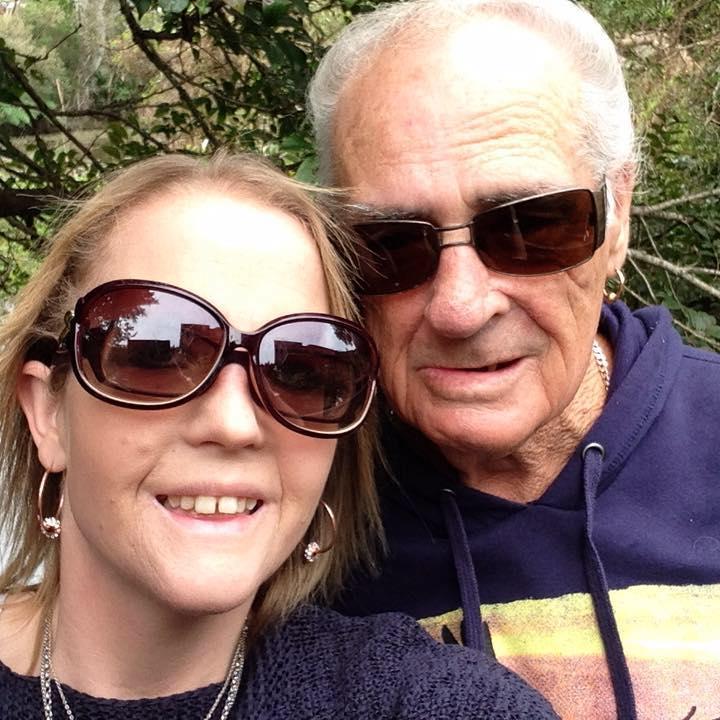 Ea are 33 de ani, el 73 și trăiesc o poveste de dragoste ca în filme! S-au logodit și își doresc un copil în ciuda vorbelor răutăcoase pe care le aud: „Aș fi extaziată dacă aș rămâne însărcinată cu el”