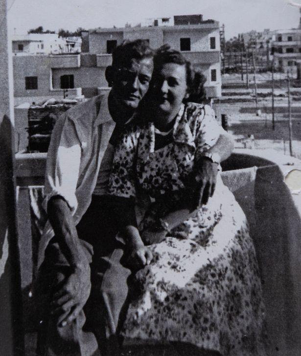 Un război. O iubire. 633 de scrisori. La 93 de ani, și-a lansat prima carte, inspirată de povestea de dragoste ce legat-o de soțul ei: „Este despre un băiat care s-a îndrăgostit...”