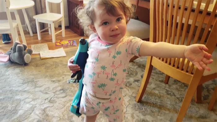 VIDEO - De necrezut! Un câine talentat cântă la pian pentru un copilaș