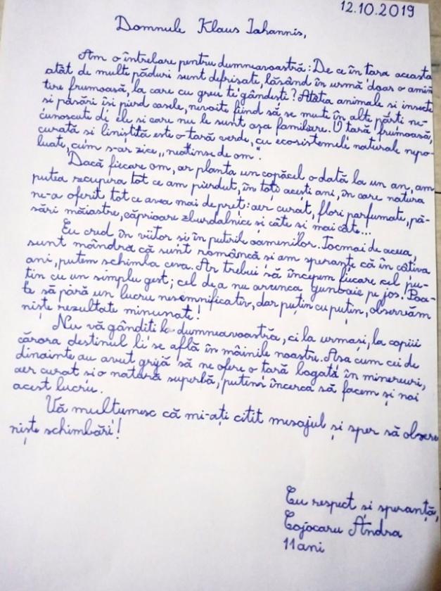 O copilă de 11 ani i-a scris cu mâna tremurândă lui Klaus Iohannis: "Nu vă gândiţi la dumneavoastră, ci la urmaşi... Cu respect şi speranţă"