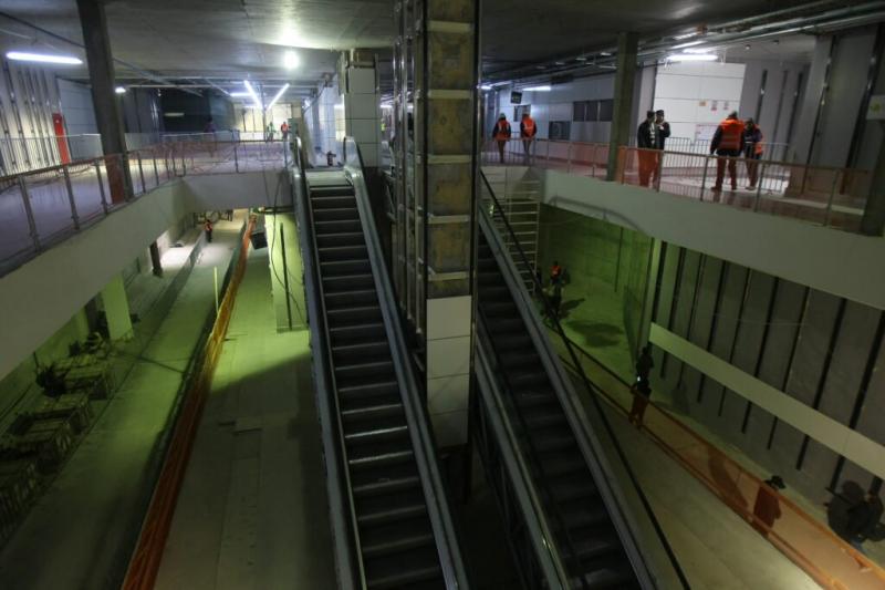 Stațiile de metrou construite în Drumul Taberei sunt de lux, dar rămân închise. Galerie foto atunci versus acum