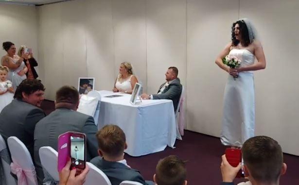 Mirele a trăit cel mai mare șoc, chiar în fața altarului. Când și-a privit mireasa, a încremenit: „Cineva să-mi spună că nu văd bine!”