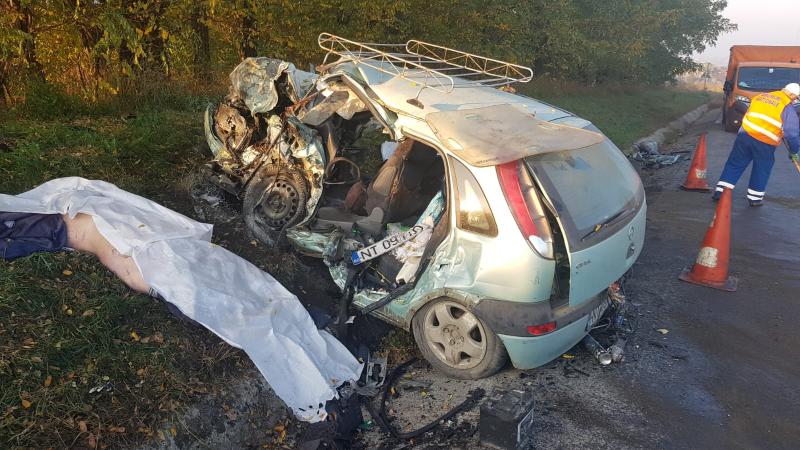 Accident mortal în județul Iași! Două persoane au murit pe loc, iar alțe două au fost rănite! FOTO- VIDEO