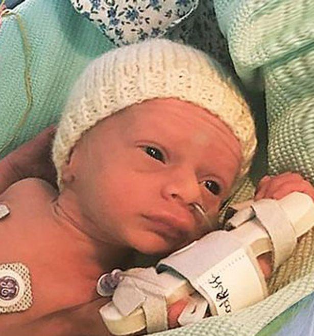 O mamă și-a alăptat copilul în pat, apoi a adormit! Când s-a trezit a trăit un șoc uriaș! „Copilașul meu...”