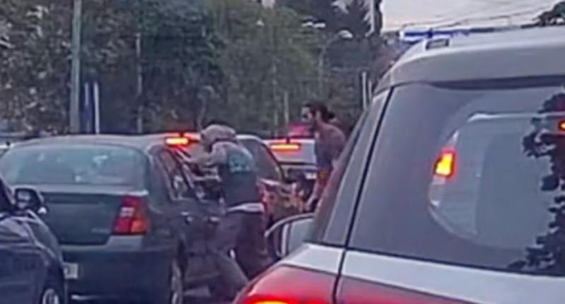 Dezvăluire bombă! S-a aflat de ce pasagerii din mașină au fost bătuți de cei doi tineri, în traficul din București