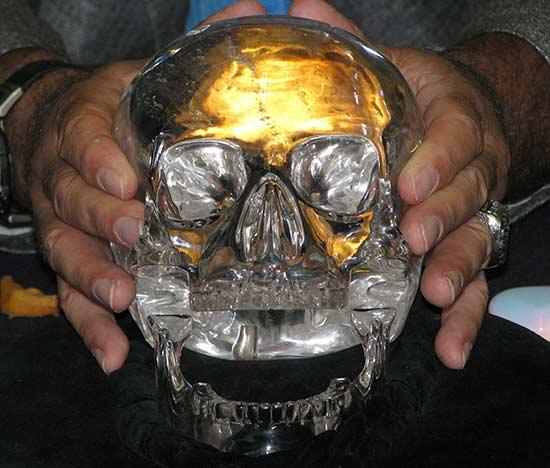 Cele mai extravagante bijuterii și costume de groază pentru Halloween costă mai mult decât o casă!