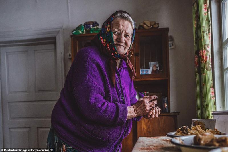 Au refuzat să plece după dezastrul de la Cernobîl, cu orice risc! Cum arată zilele lor în locul în care moartea plutește în aer. Galerie foto