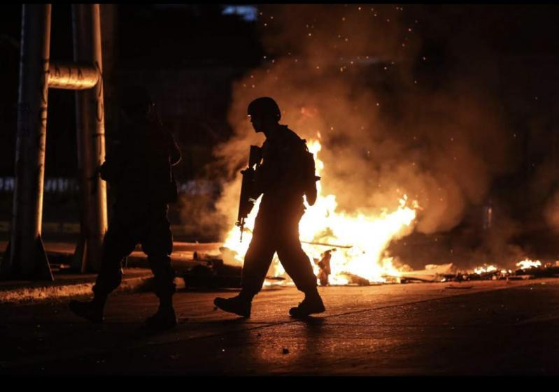Fotografii sfâșietoare din timpul protestelor din Chile. A început ca protest împotriva creșteri tarifelor de metrou și s-a transformat într-un val de neliniște pentru inegalitatea socială - GALERIE FOTO
