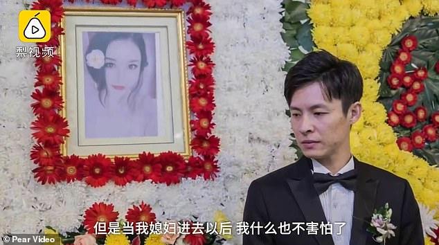 Un tânăr s-a căsătorit cu iubita moartă, în cadrul unei ceremonii extravagante: ”E târziu, dar i-am îndeplinit visul de a fi mireasă!”