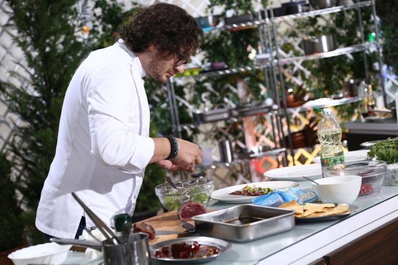 Chefi la cuțite, lider de piață detașat: Luptă strânsă între chefii Bontea și Scărlătescu în clasamentul amuletelor