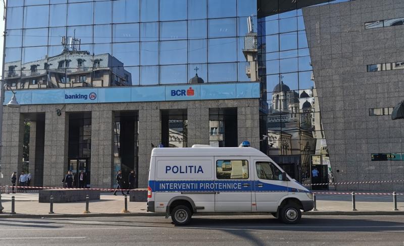 FOTO/ Alertă cu bombă în centrul Capitalei! Zeci de persoane au fost evacute