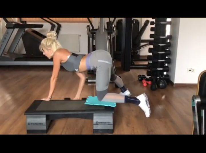 Imagini incendiare cu Lidia Buble. Artista s-a lăsat filmată în ipostaze extrem de sexy!