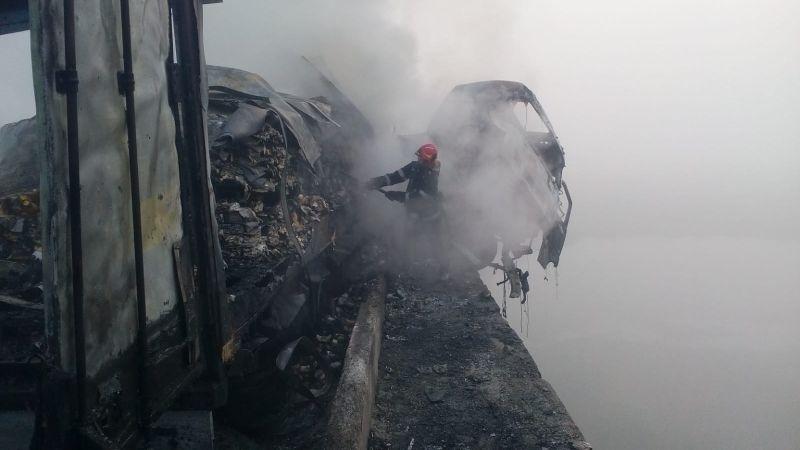 Un grav accident rutier a blocat DN 1 mai bine de opt ore: Ce s-a întâmplat cu tânărul care a zburat prin geam, în râul Olt