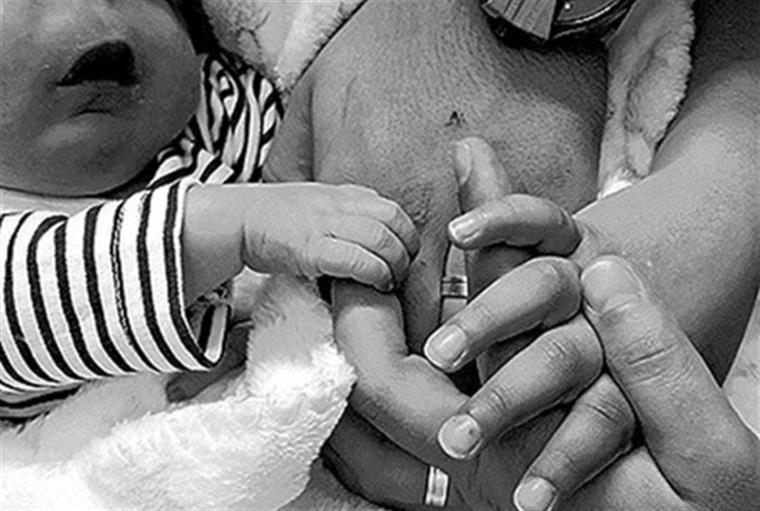 Bebelușul venit pe lume fără chip i-a înfiorat pe medici. Ginecologul nu depistase nicio malformație la ecografii