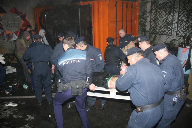 Filmări ascunse de la Colectiv, publicate la patru ani de la tragedie! Victime aflate în agonie, IGNORATE de salvatori! Picioarele răniților se bălăngăneau în gol! „Lasă-i în p**a mea”. Atenție, imagini tulburătoare!