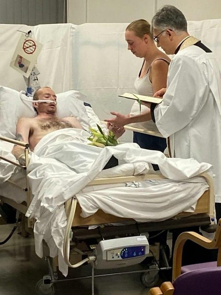 Momentul în care un bărbat diagnosticat cu cancer în fază terminală se căsătorește cu aleasa inimii, în spital: ”Am avut un mariaj de șapte ore!”