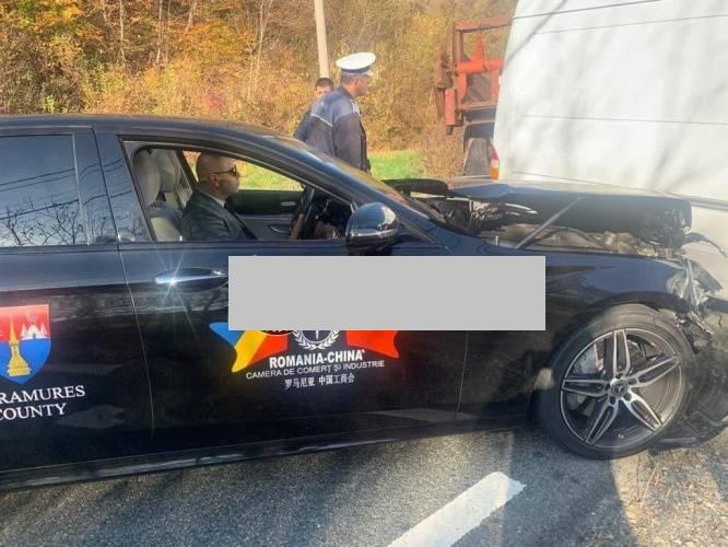Două maşini ale Ambasadei Chinei, implicate într-un accident rutier în Buciumi