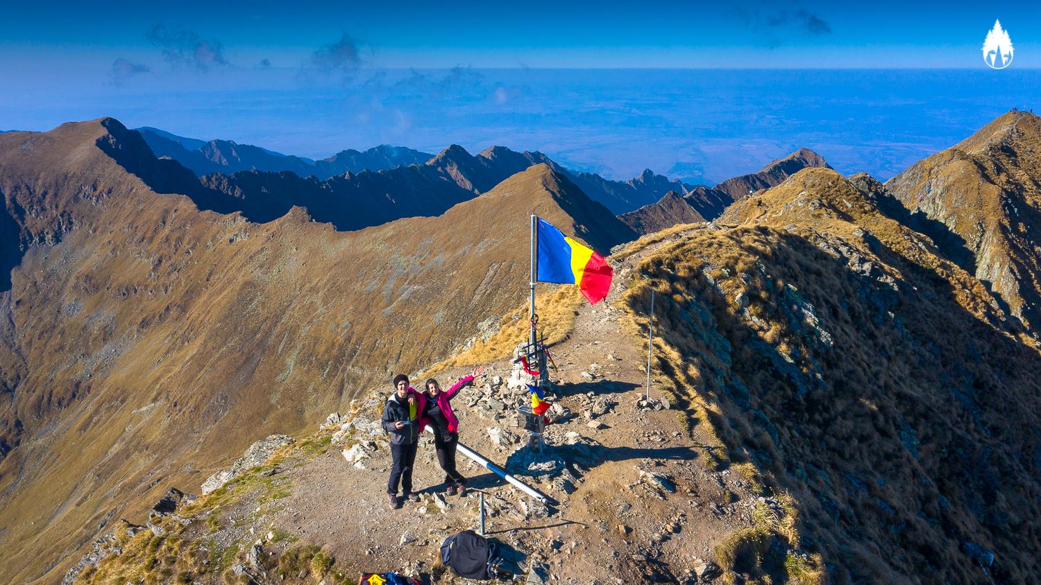 Tricolorul românesc va fi arborat pe cel mai înalt vârf ...