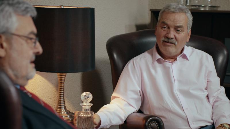 Ce s-a întâmplat în Mangalița, episodul 6. Primarul Stelu, criză de gelozie după ce prietenul Relu pune ochii pe Emilia: ”De ce nu-mi spui că ai bucurii la ea?”