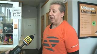 Vânzătorul unui magazin de telefoane a avut parte de un client neașteptat! O căprioară i-a devastat în câteva minute tot magazinul - VIDEO