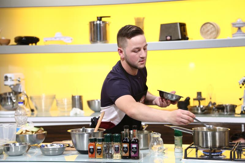 Destăinuri șocante, o lecție de istorie, lacrimi de regret și multă mâncare bună! Ce s-a întâmplat în ediția 15 a celui de-al șaptelea sezon ”Chefi la cuțite”