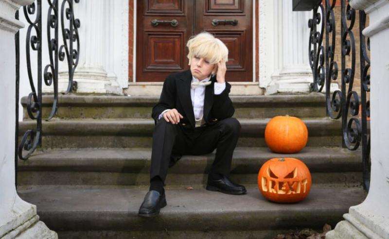 Copiii britanici se îmbracă precum Boris Johnson de Halloween pentru că politica este înfricoșătoare