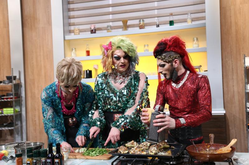 Sclipici, peruci uriașe și muuultă atitudine! Yannis, Nikita și Simona, trei drag queens, au făcut mare show în bucătăria ”Chefi la cuțite”: ”Suntem artă pe două picioare”