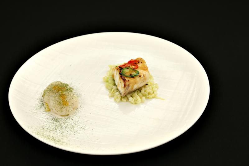 Liviu Chiorpec, un corporatist reinventat, care nu a lucrat nicio oră în bucătărie, a primit Cuțitul de Aur de la chef Cătălin Scărlătescu: ”Fii atent, crețul ăsta s-a prins!”