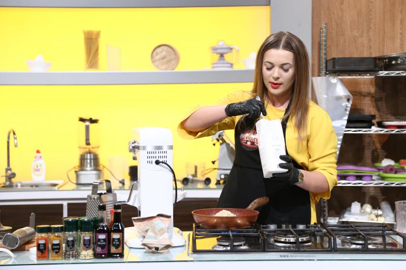 Un Cuțit de Aur, ultima amuletă, drag queens, un rege dac, fanul lui Ceaușescu și multe preparate spectaculoase! A 16-e ediție a sezonului șapte ”Chefi la cuțite” a fost la înălțime