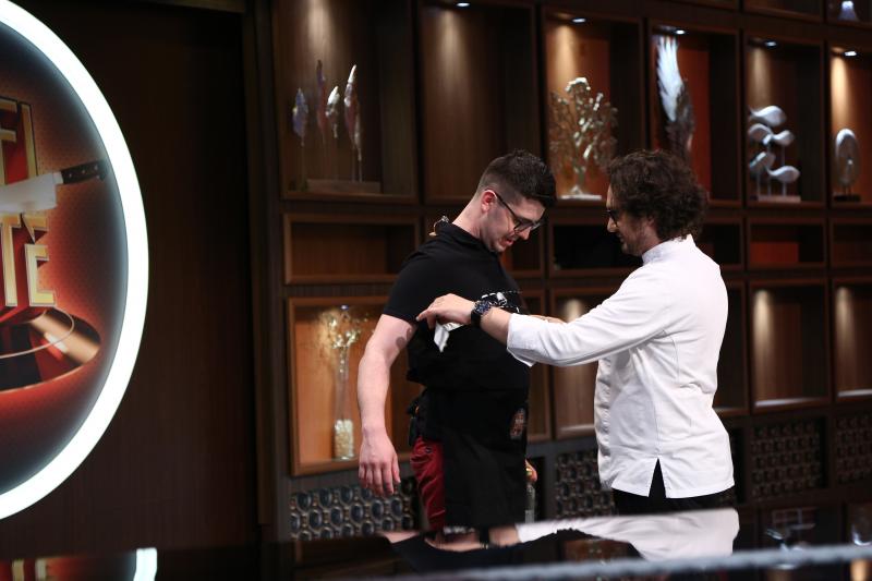 Un Cuțit de Aur, ultima amuletă, drag queens, un rege dac, fanul lui Ceaușescu și multe preparate spectaculoase! A 16-e ediție a sezonului șapte ”Chefi la cuțite” a fost la înălțime