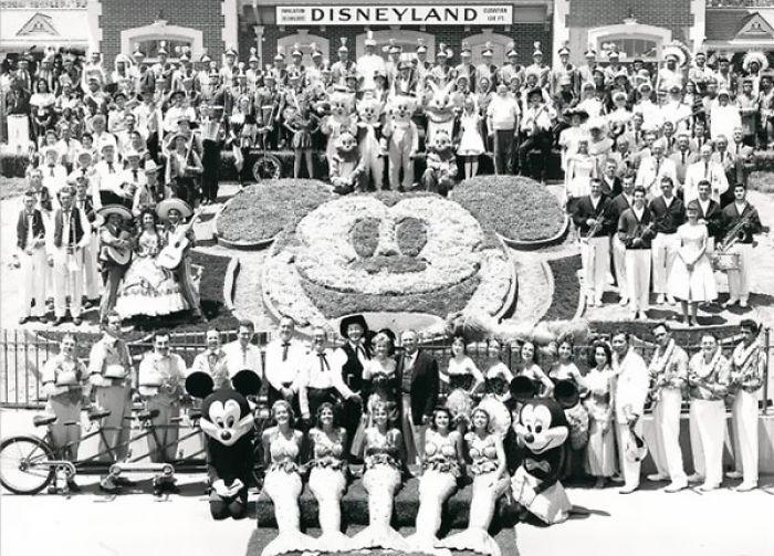 A fost primul „muritor de rând” care a intrat la Disneyland, în 1955. Abonamentul pe viață primit de Dave este folosit în fiecare vară, de 64 de ani!