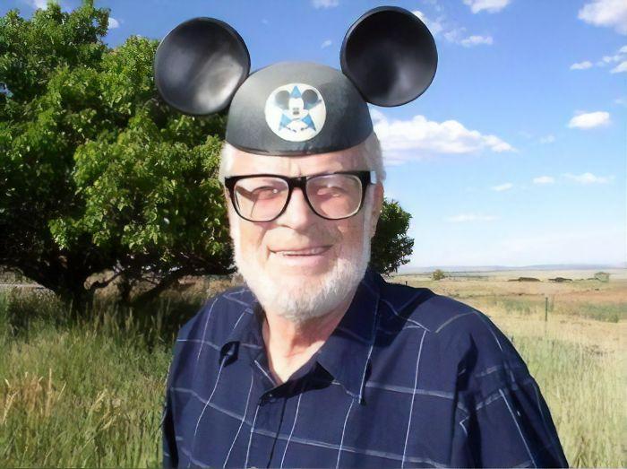 A fost primul „muritor de rând” care a intrat la Disneyland, în 1955. Abonamentul pe viață primit de Dave este folosit în fiecare vară, de 64 de ani!
