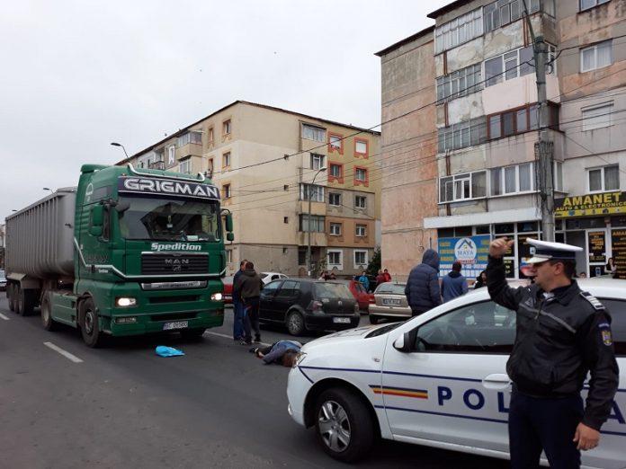 VIDEO/ Accident mortal în Bacău! O femeie a fost strivită de un camion chiar în mijlocul orașului