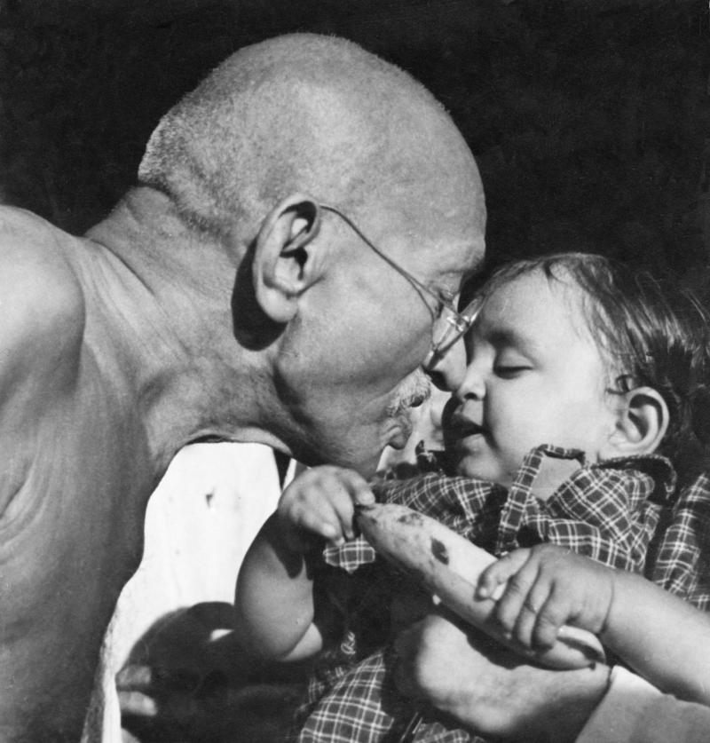 Cenușa lui Gandhi a fost furată dintr-un templu indian. Mesajul „rușinos” lăsat în urmă de hoți