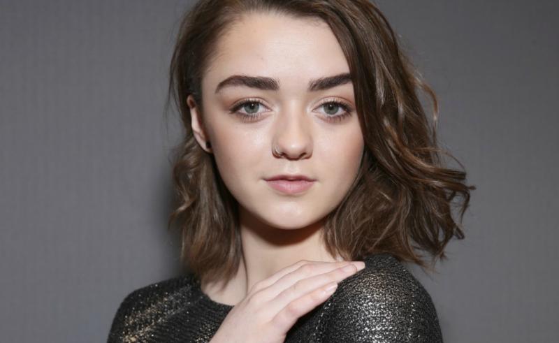 Maisie Williams, Arya Stark din "Game Of Thrones" a declarat că acest rol a făcut-o să-i fie rușine de corpul ei