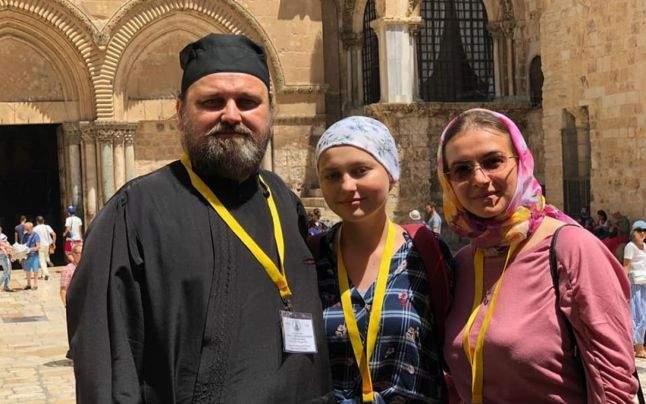 Ultima dorință a Teodorei, fiica preotului Stamate, răpusă de cancer, a fost îndeplinită de părinții ei, la înmormântare: „Ne-a rugat...”