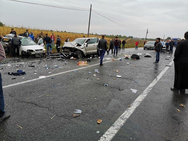 Încă o tragedie pe șosele. Patru morți într-un accident rutier, în Iași, după o manevră greșită. Imagini dramatice