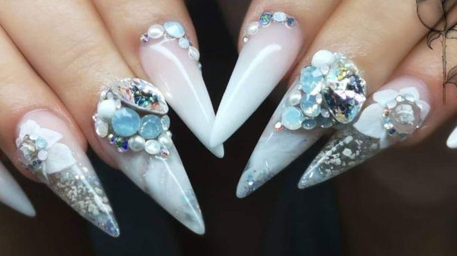 O mireasă devastată de moartea tatălui ei și-a făcut manichiura pentru nuntă din cenușa bărbatului: ”Am simțit că a fost acolo!”