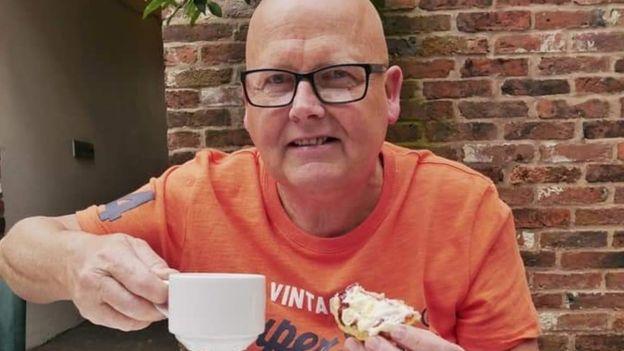 O mireasă devastată de moartea tatălui ei și-a făcut manichiura pentru nuntă din cenușa bărbatului: ”Am simțit că a fost acolo!”