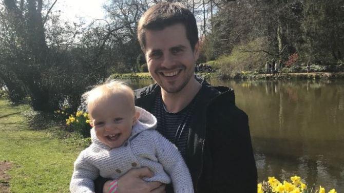 Povestea sfâșietoare a unui tată diagnosticat cu un cancer inoperabil: ”Nu voi fi aici să-mi văd fiul cum crește!” Paul n-a prezentat niciun simptom timp de cinci ani